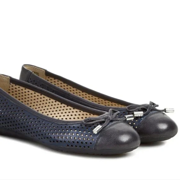 Geox Navy Patent Leather Perforated 'Lola' Ballet Flats (Size EU 37/US 6.5) - Picture 1 of 8